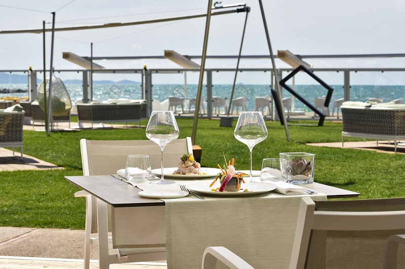 all-day-dining-ristorante-beach-club-resort-toscana